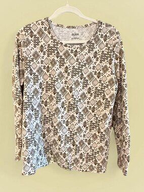 White/brown diamond pattern long sleeve shirt
